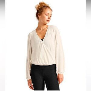 NWT - Beyond Yoga Wrapped Up Pullover - Sz M - Color: Fresh Snow